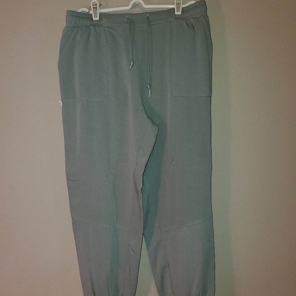 Never Worn - Soft Capri Pants - Light Sage Green